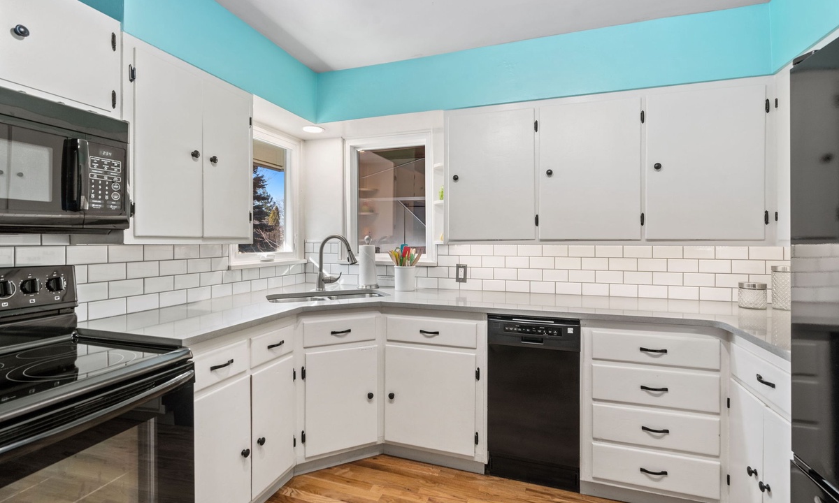 Fully-equipped Kitchen | Everything your could possibly need!
