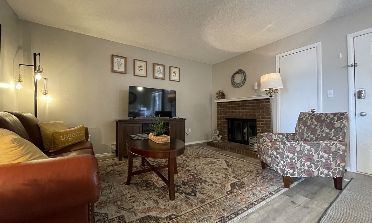 Campus West Nest | King Bed + Walk to CSU