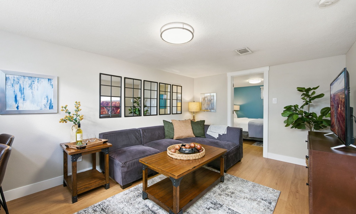 Inviting Bungalow Next to UNC - Free Cruiser Bikes