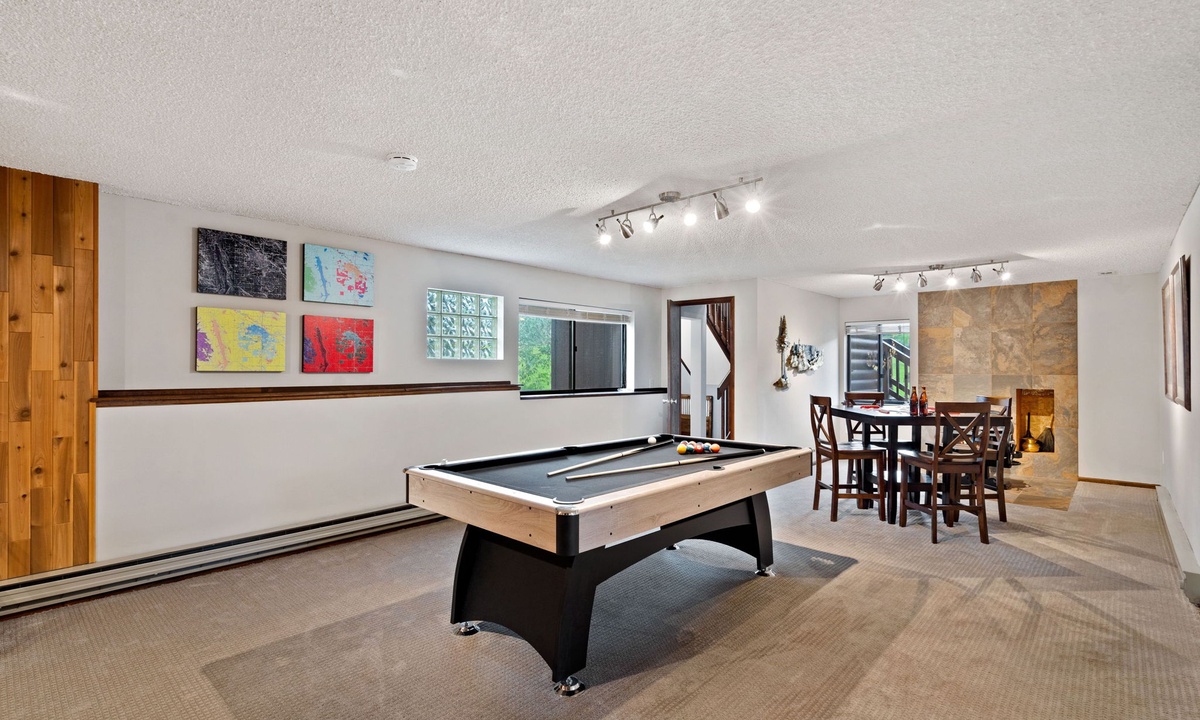 Family Room | Pool Table, Card Table and Smart TV