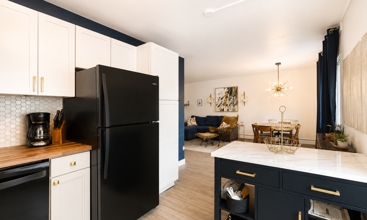 Coastal Comfort | Steps from CSU, Pool, Gym, Sauna