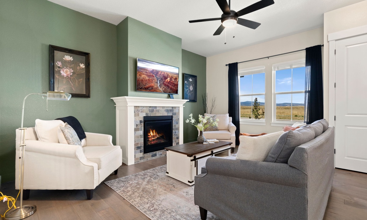 Scenic Mountain Retreat – Golf, Pickleball, Relax