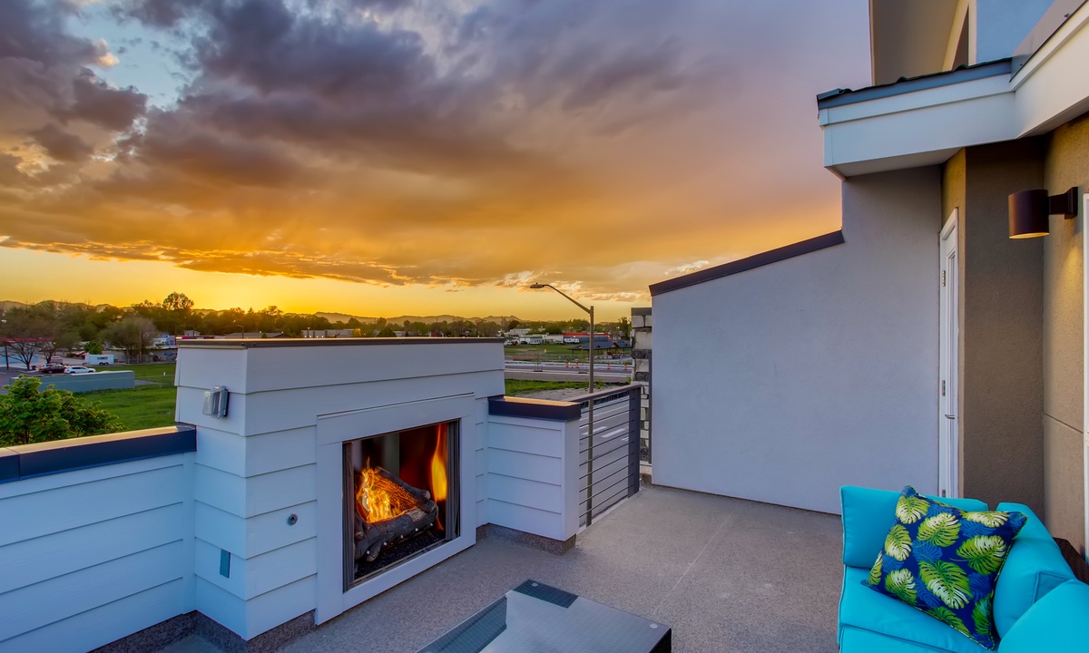 Rooftop Deck with Fireplace and Mountain Views!