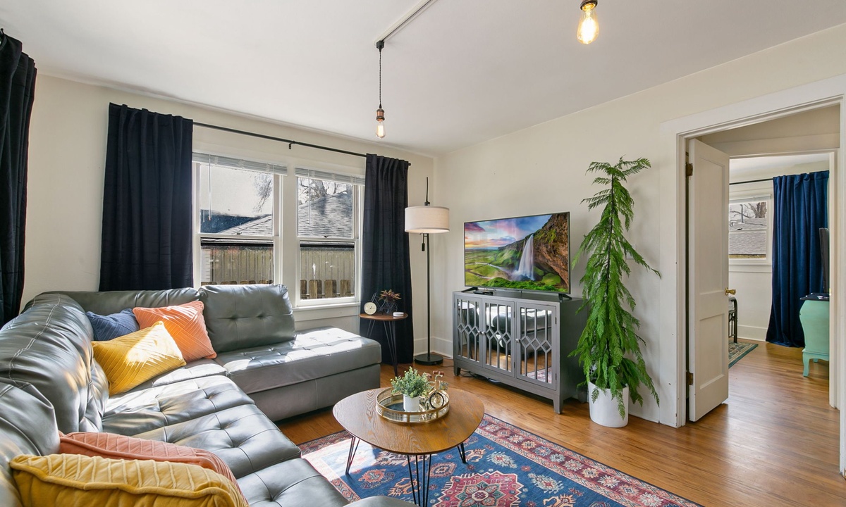 Mulberry Group Retreat - Hot Tub, Foosball, Bikes