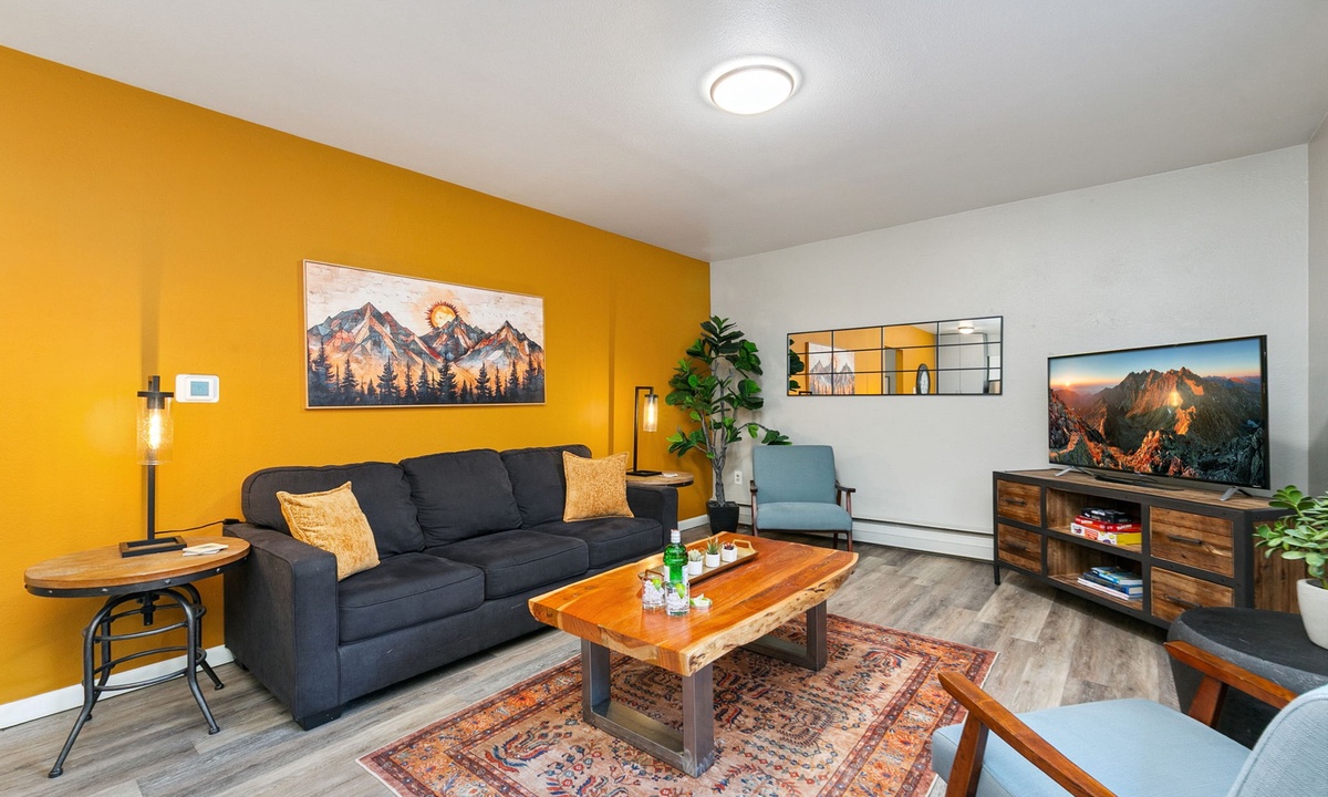 Butterscotch Suite | Old Town Stay w/ Sunny Style