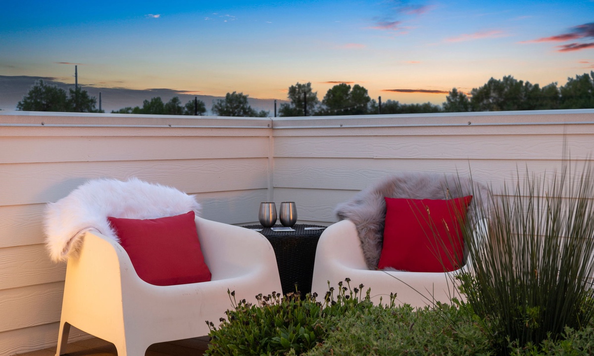 Rooftop Deck | Tons of seating and mountain views!