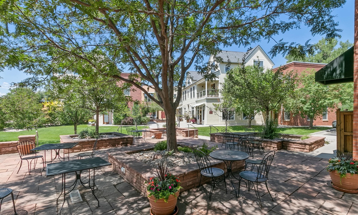 Community Courtyard | Beautiful, shaded place to enjoy your morning coffee!