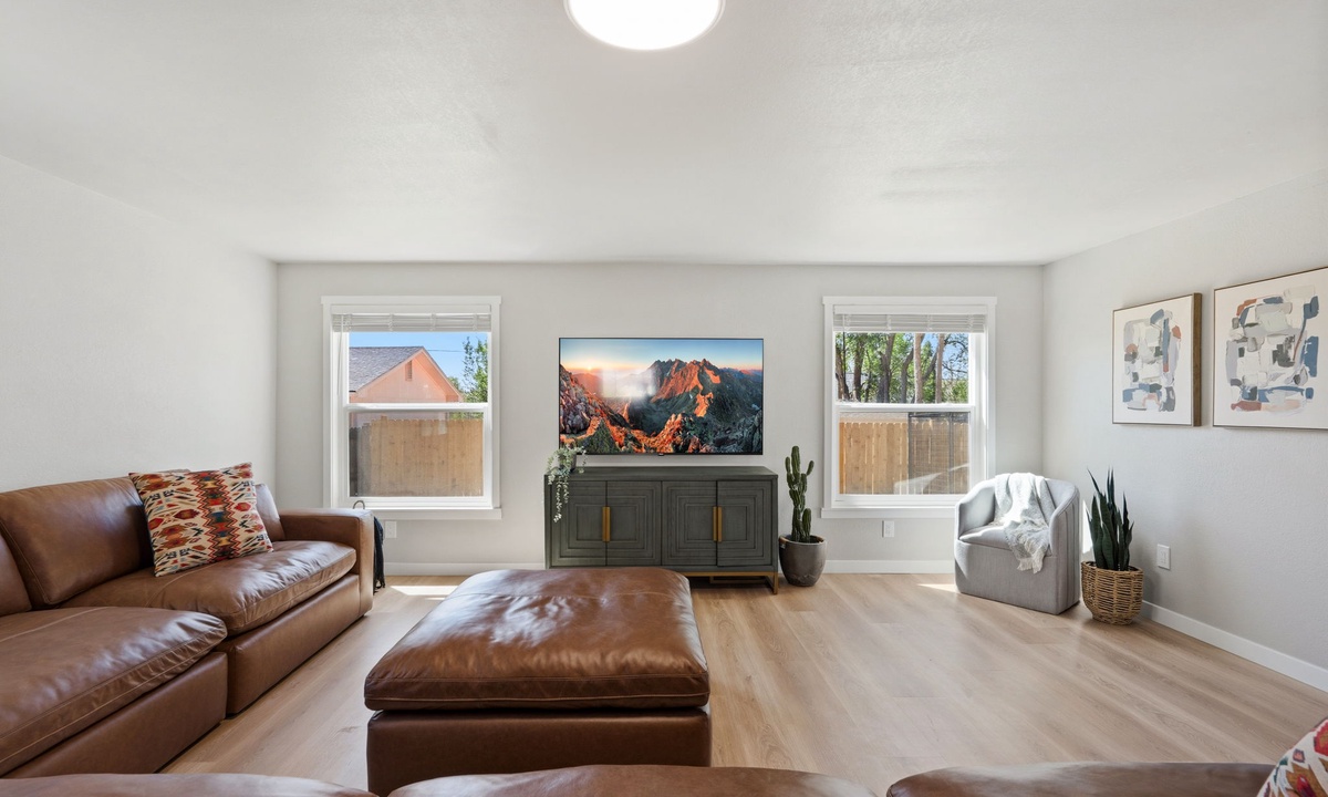 Oak Haus | Group Stay w/ Fenced Yard & Game Room