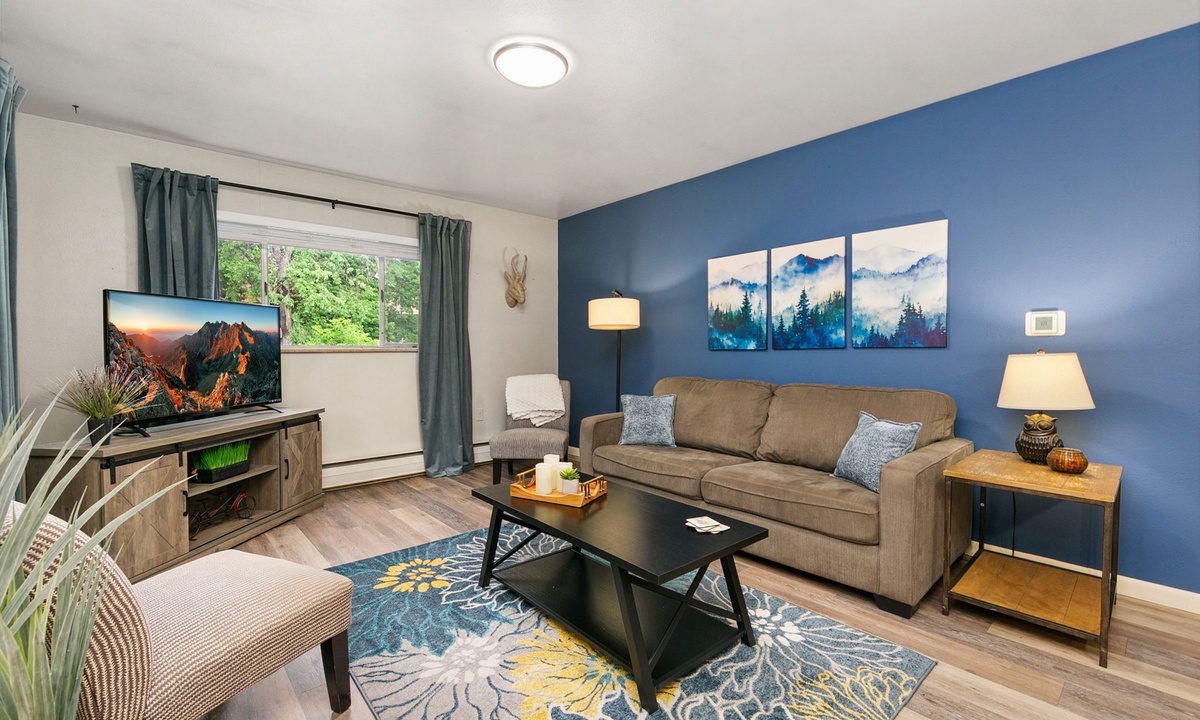 Azure Suite | Walkable Old Town Condo w/ Park View