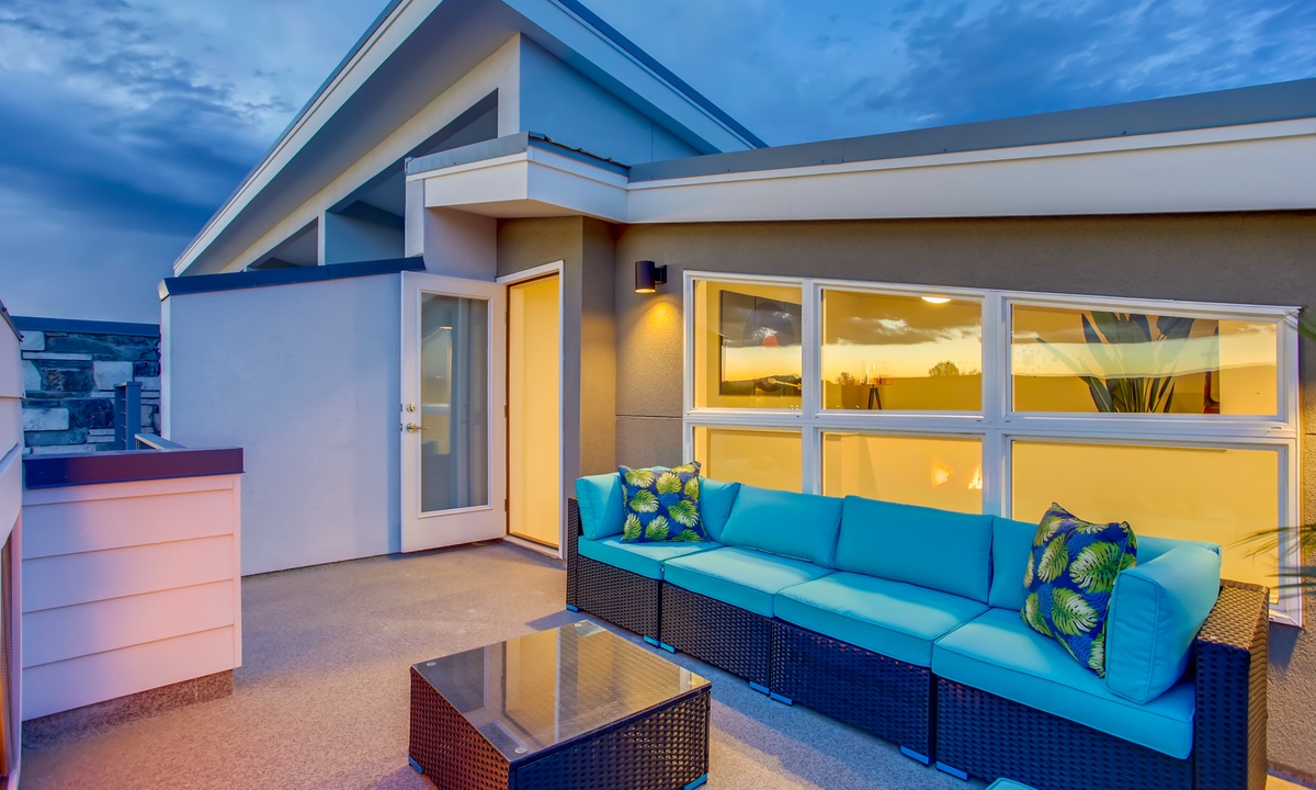 Rooftop Deck | Lounge Area