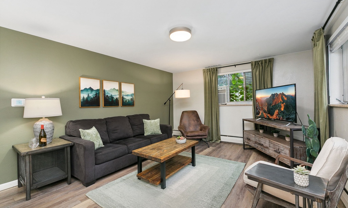 Sage Suite | Calm & Earthy Stay Near Old Town