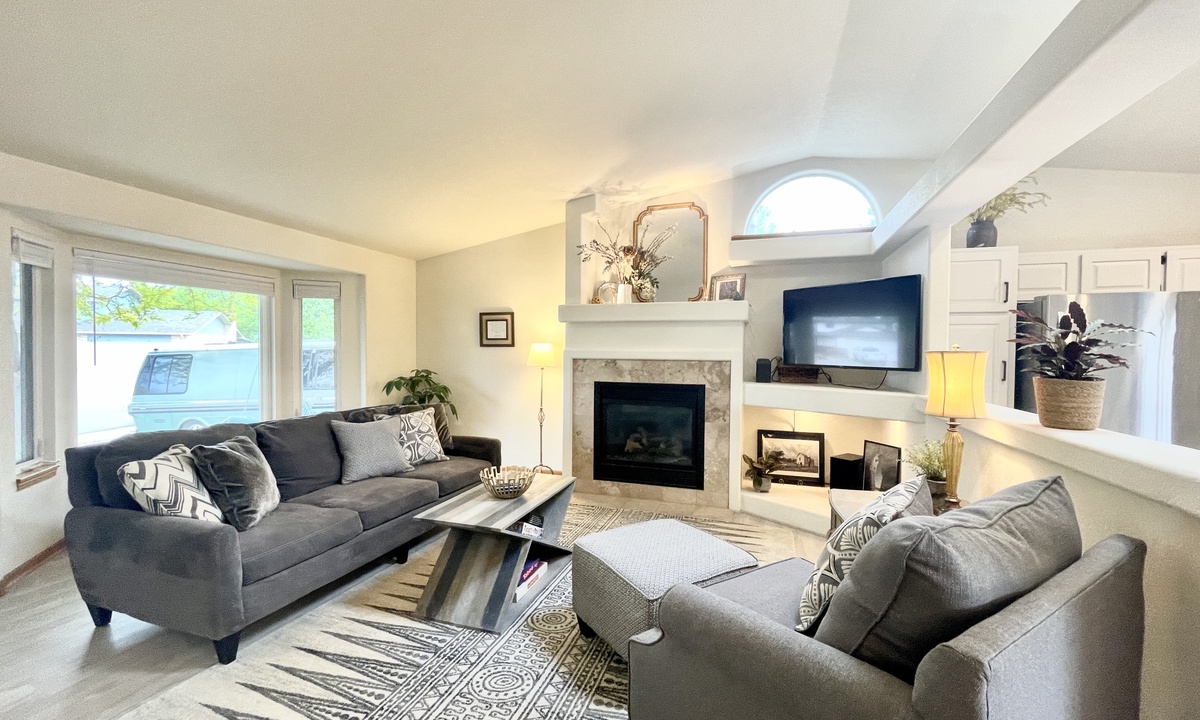 Living Area | Tons of comfortable seating!