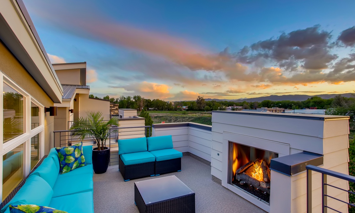 Rooftop Deck with Fireplace and Mountain Views!