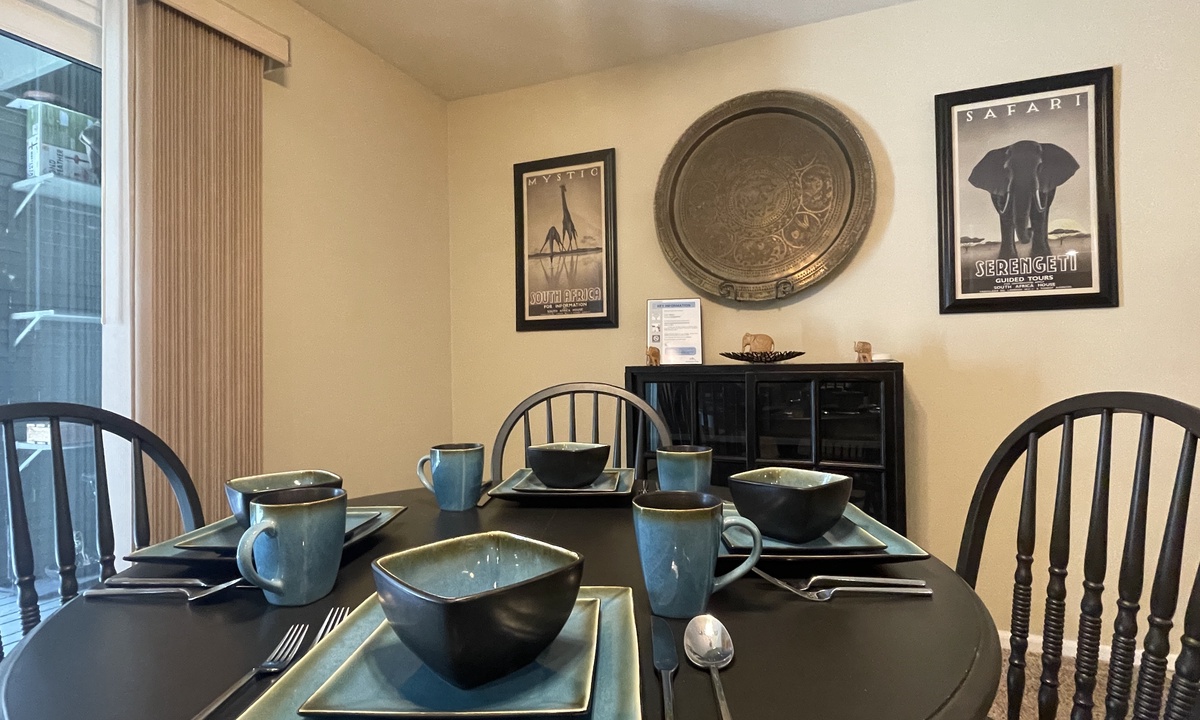 Dining Area | Seating for 4!
