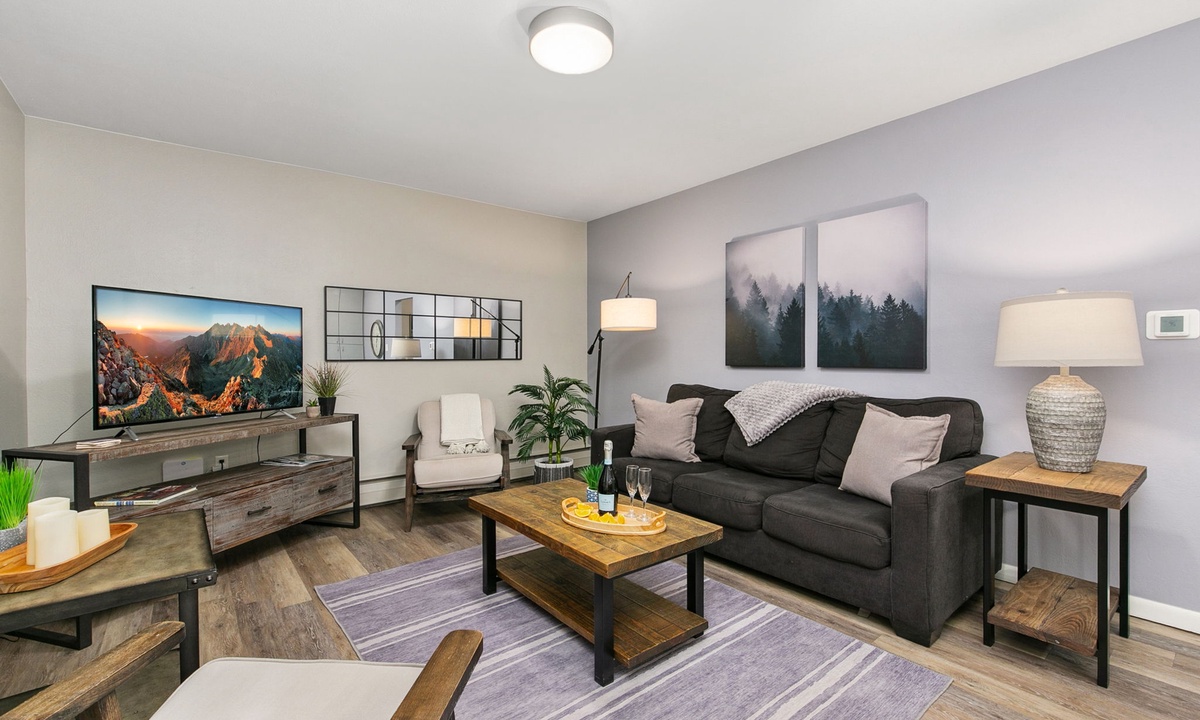 Lavender Suite | Relaxed, Walkable Old Town Stay