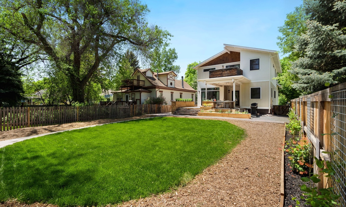 Backyard | Large Ground Level Patio with BBQ Grill