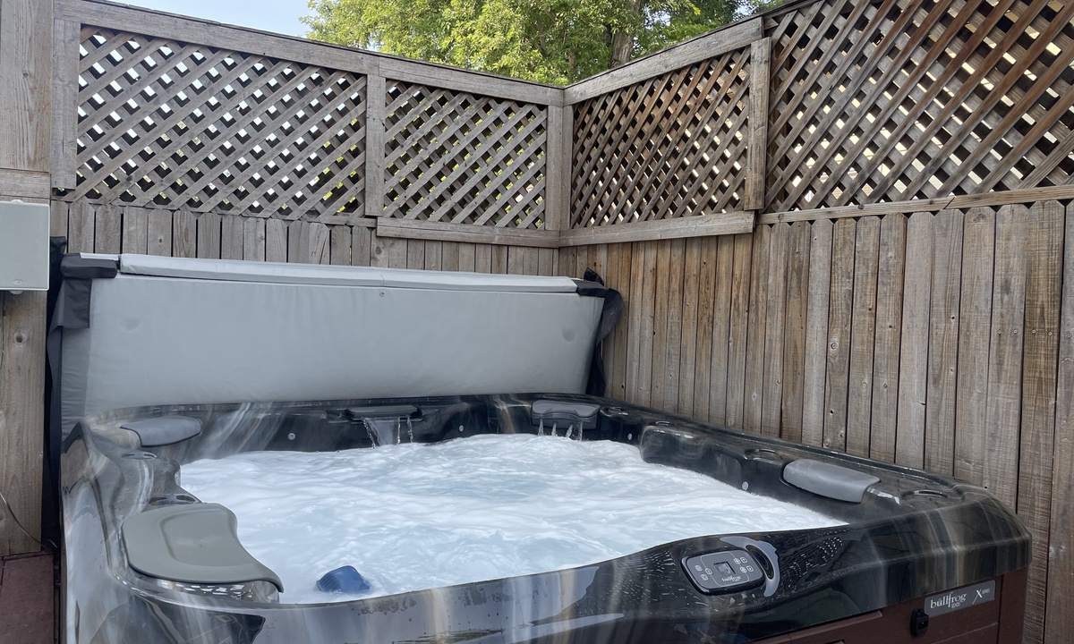 Private Hot Tub | Soak the day away!