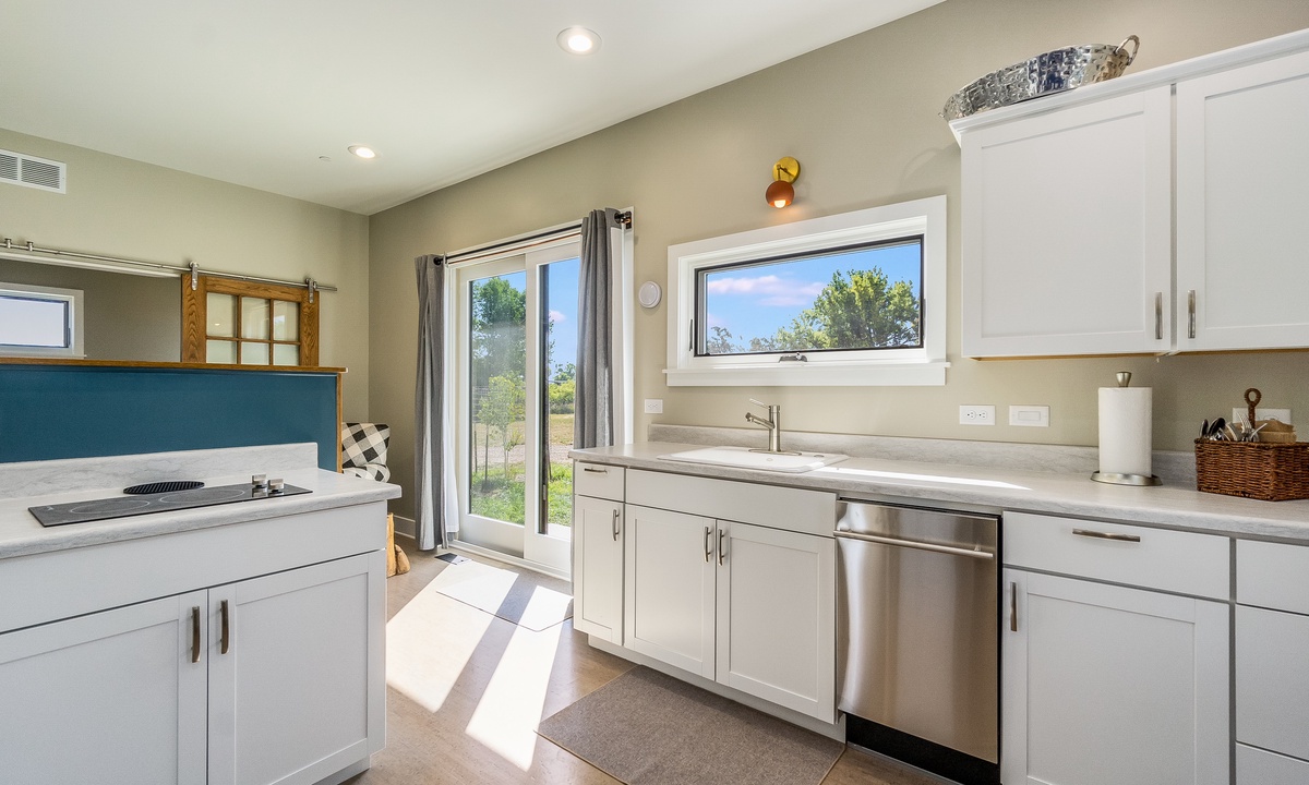 Guest Suite | Efficiency Kitchen with Stainless Steel Appliances