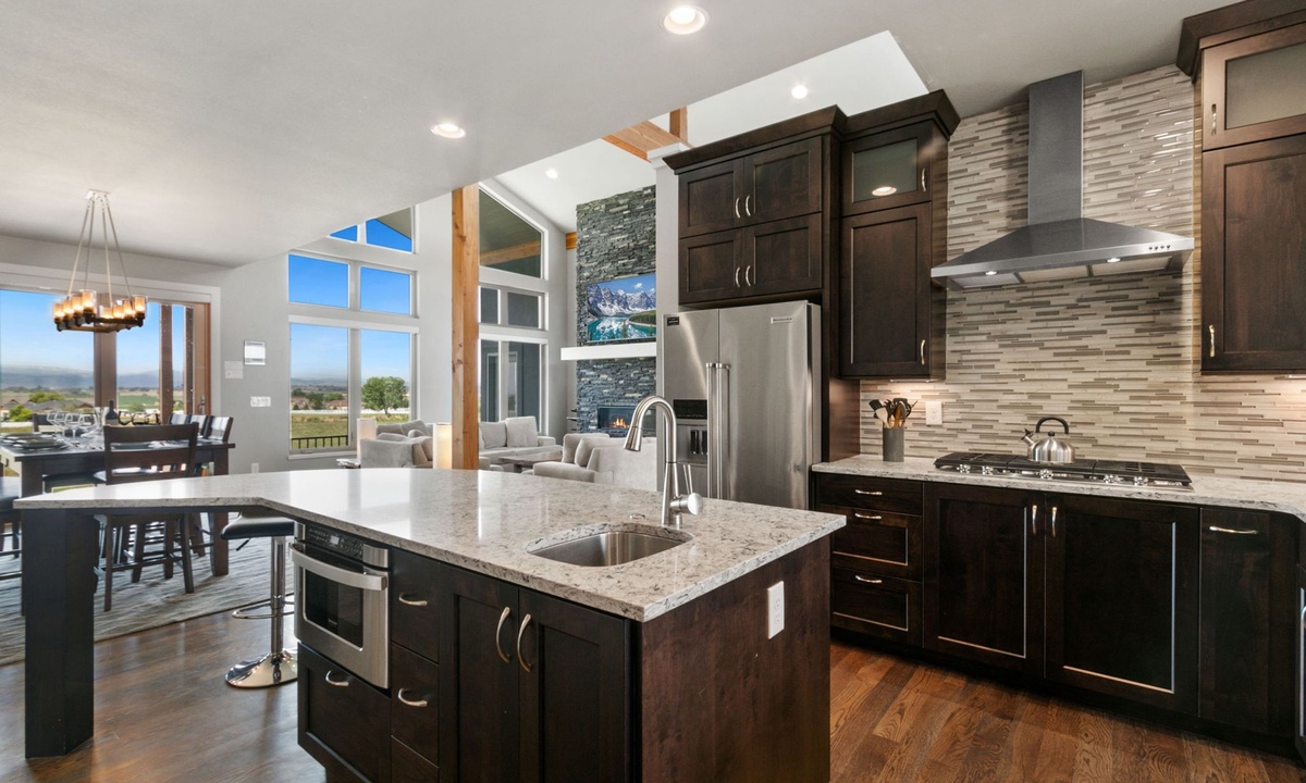 Chef's Kitchen | Stainless Steel Appliances and Large Kitchen Island