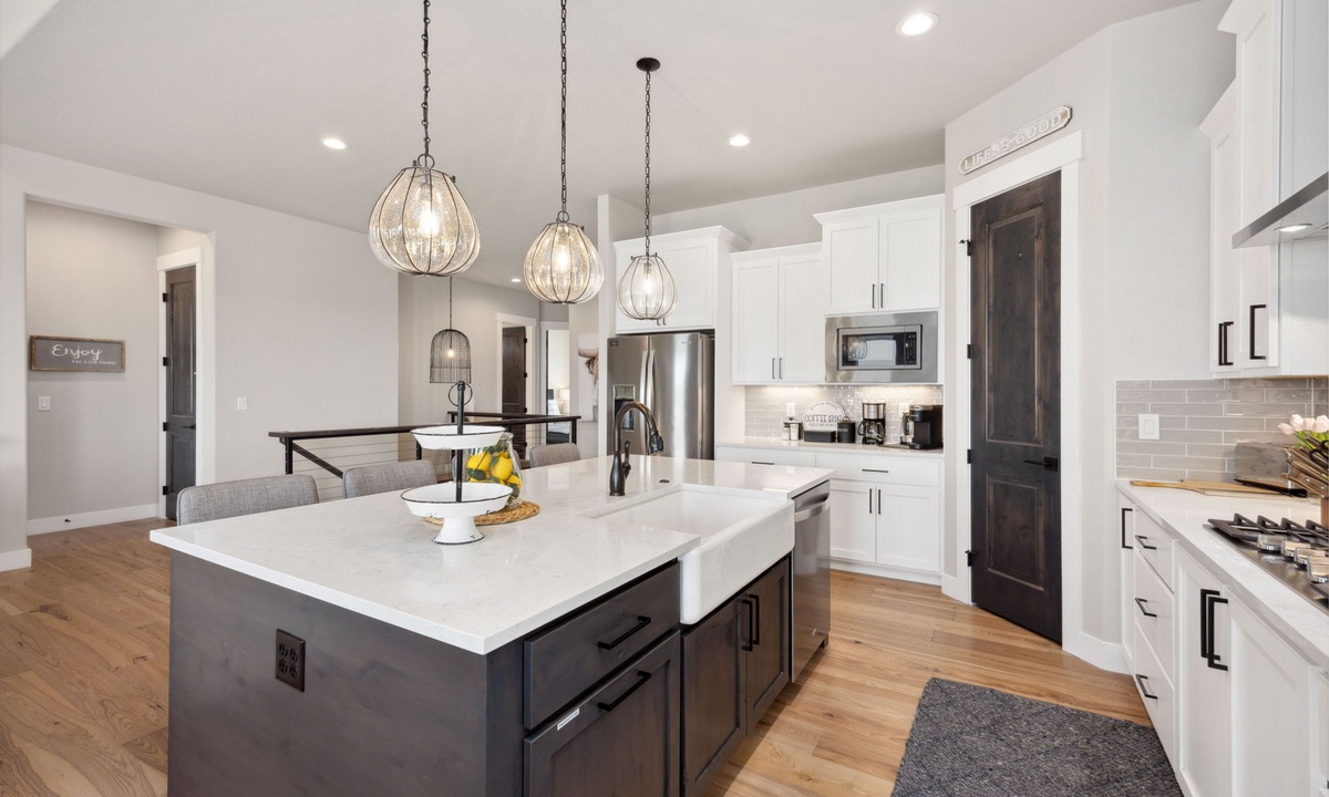 Chef's Kitchen | Large Kitchen Island and Stainless Steel Appliances