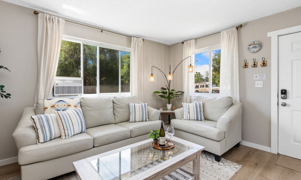 Windsor Wanderer | Walk to Parks, Pool, Downtown