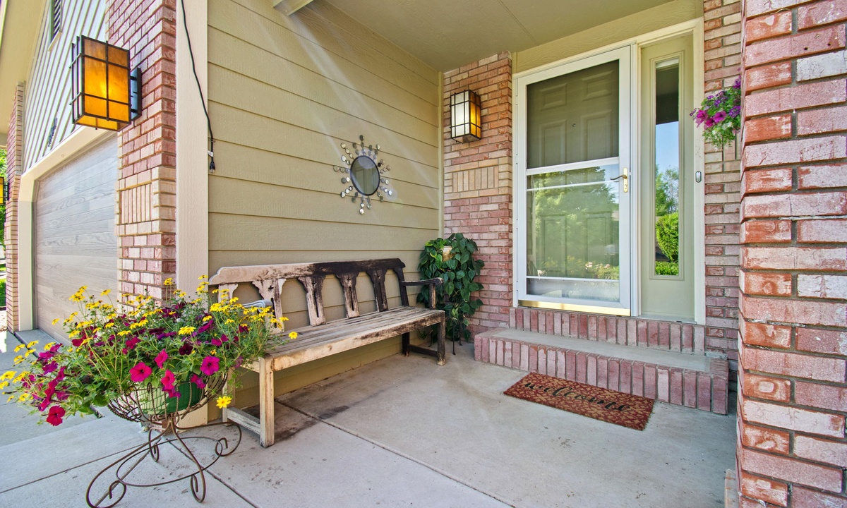 Welcome Home | Cozy Front Entrance