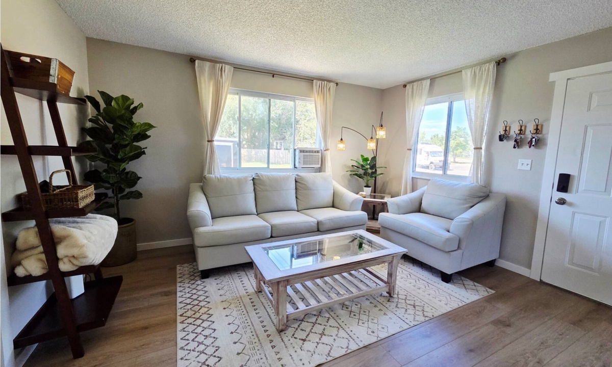 Windsor Wanderer | Walk to Parks, Pool, Downtown