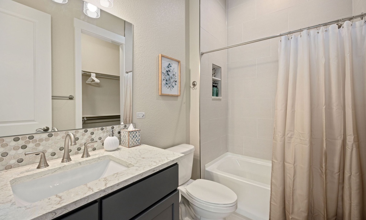 Bathroom 3 | Ensuite Bathroom with Tub/Shower Combo (main level)