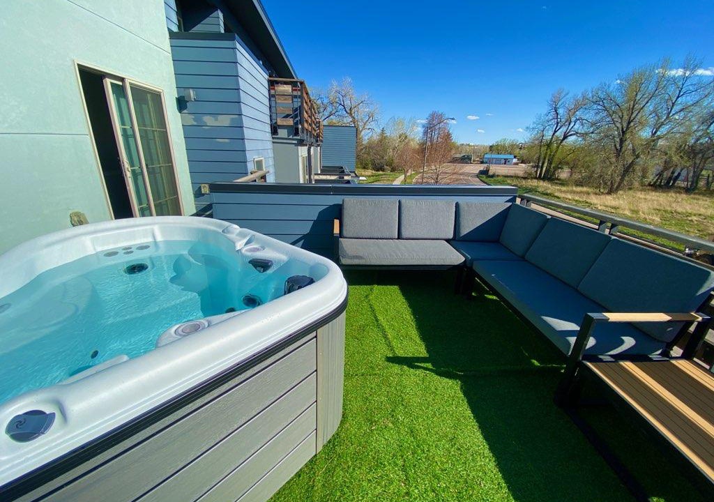 Rooftop Deck with Hot Tub!
