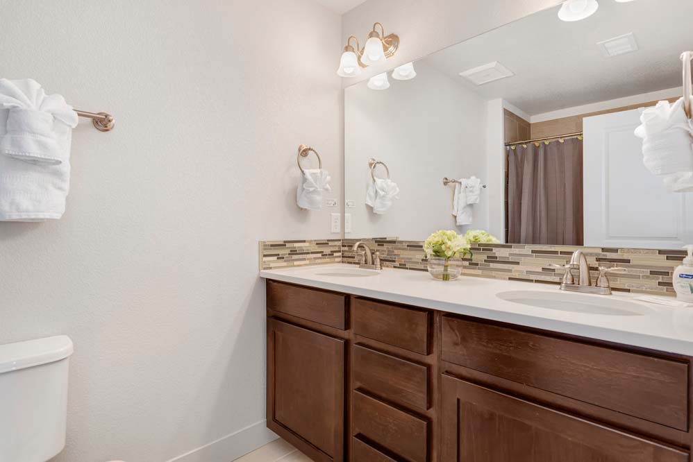 Bathroom 3 | En-suite Full Bath with Double Vanity (upstairs)