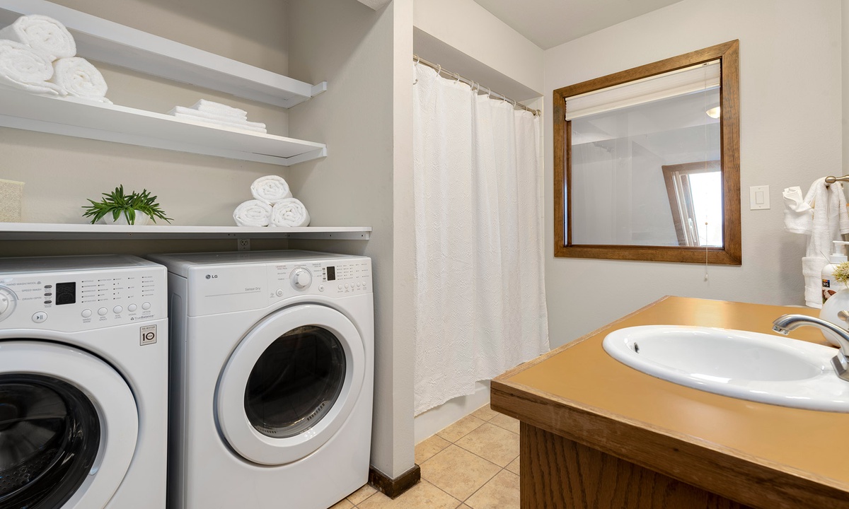 Bathroom 2 | Shared Full Bath with Washer/Dryer (second floor)