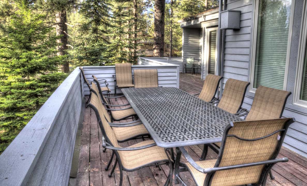 Upper level deck with patio table and chairs