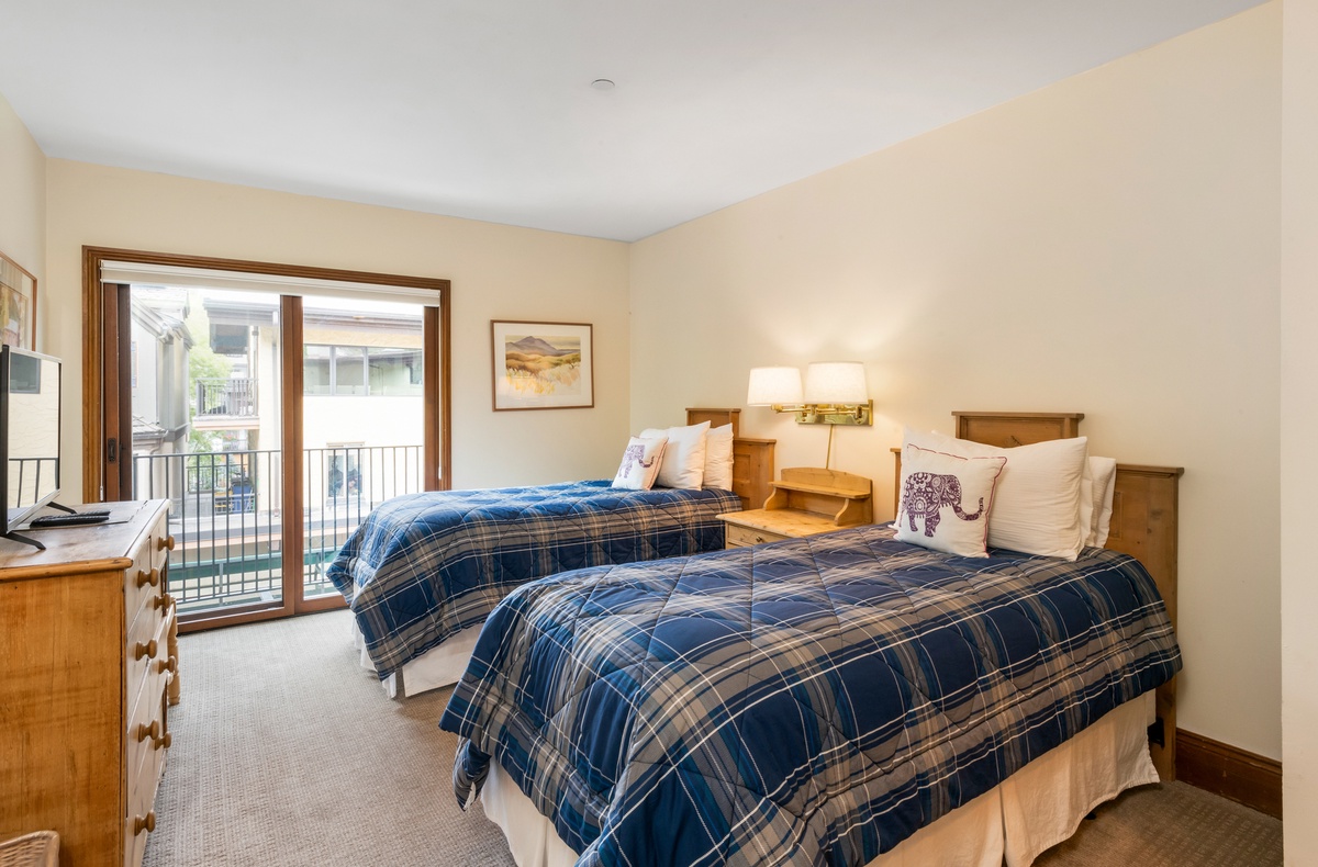 Guest Room Two Twins