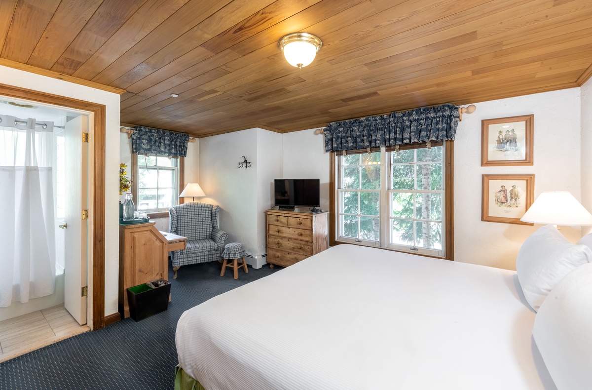 King Bed and Reading Nook