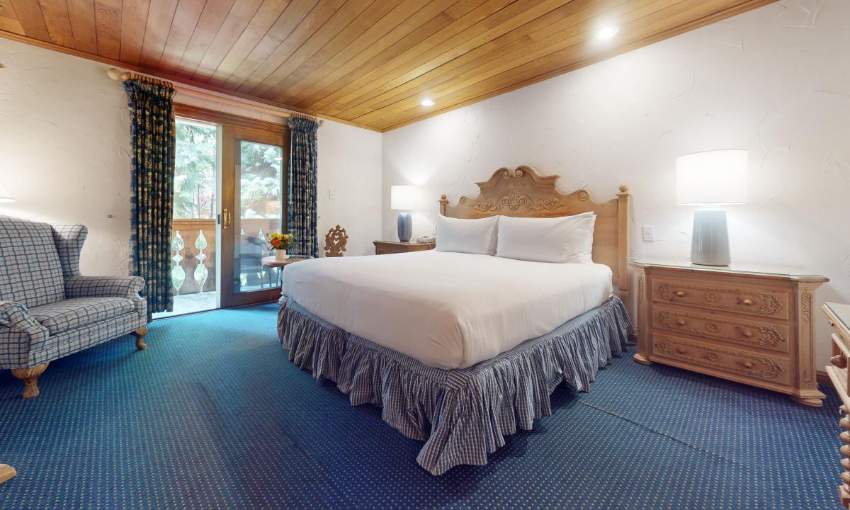 King Bed with Balcony