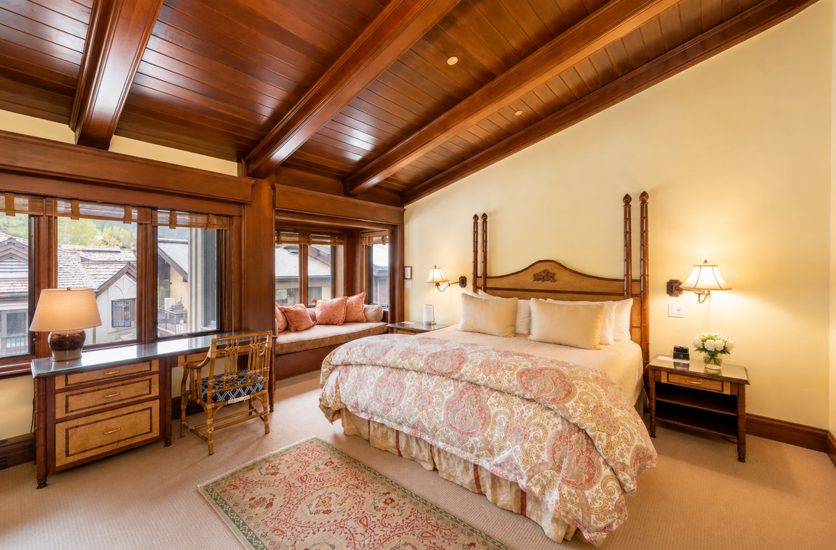 Plaza Lodge 7 Master Bedroom