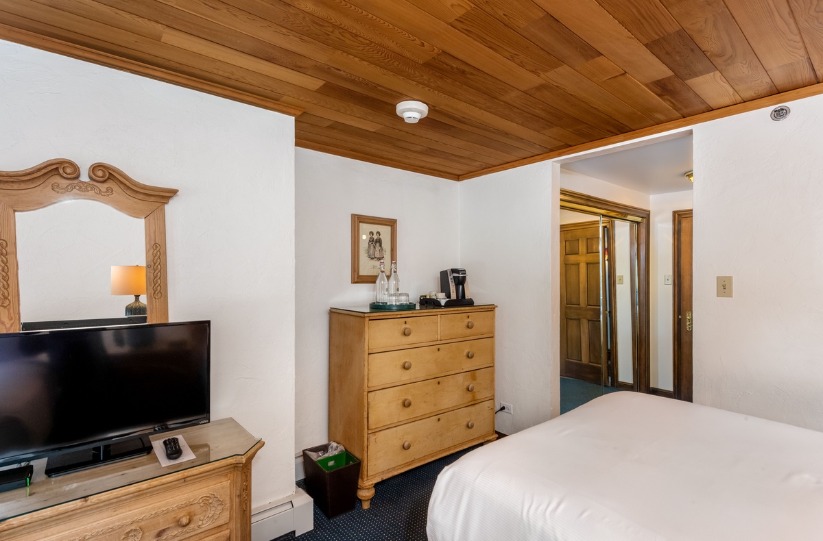 Queen Bed and Complimentary Coffee