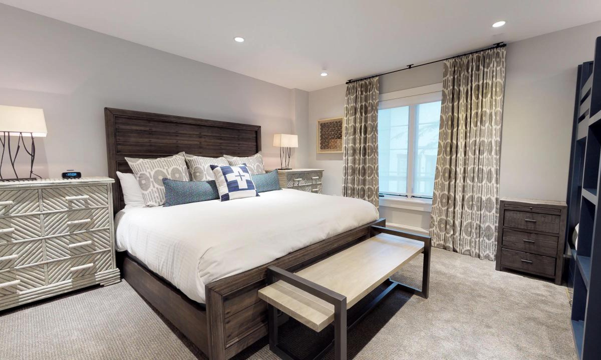 Bed in Secondary Bedroom