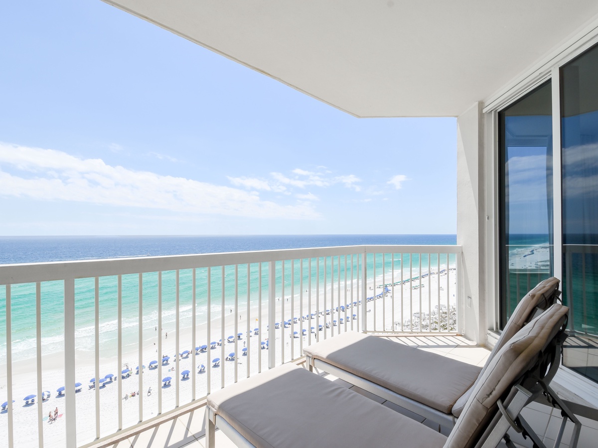 Silver Beach Towers East 1102 - Lounge on the Balcony