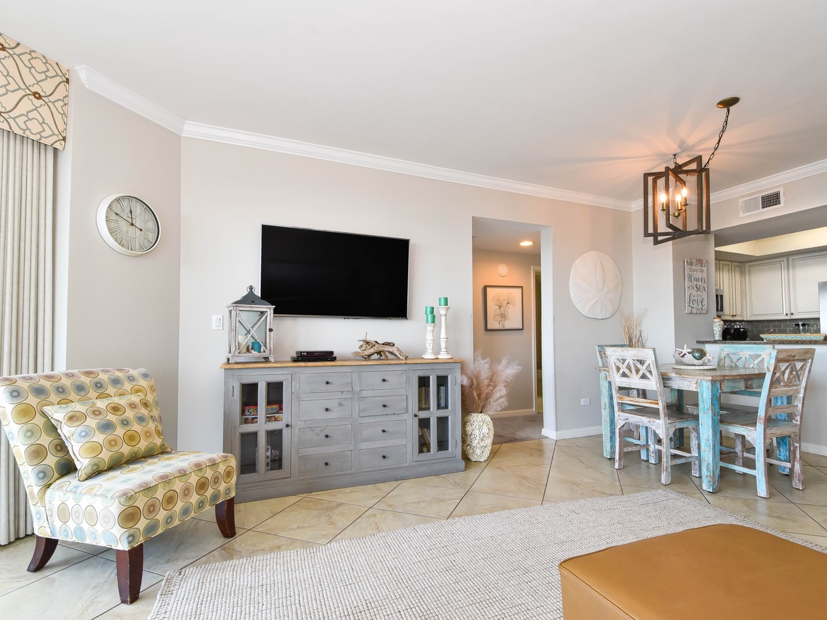 Silver Shells St. Croix 605 - Living Area with Flat Screen TV