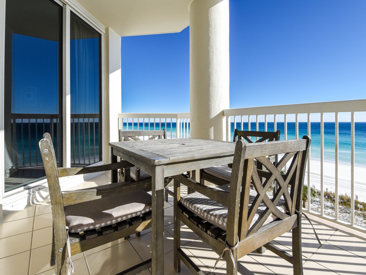 Silver Beach Towers E604 - Balcony Seating