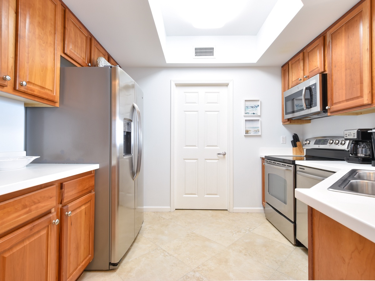 Silver Beach Towers West 1402 - Fully Equipped Kitchen