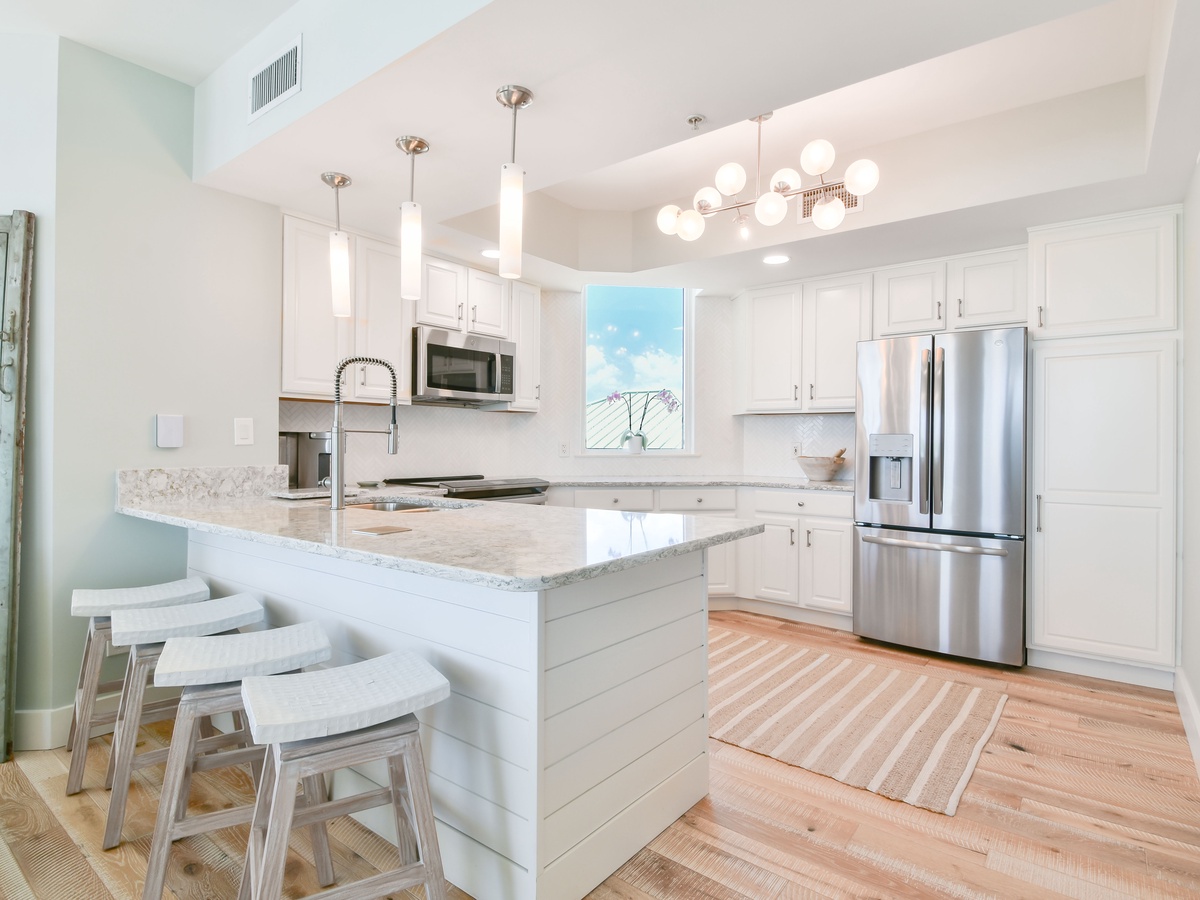 Silver Beach Towers East 306 - Breakfast Bar