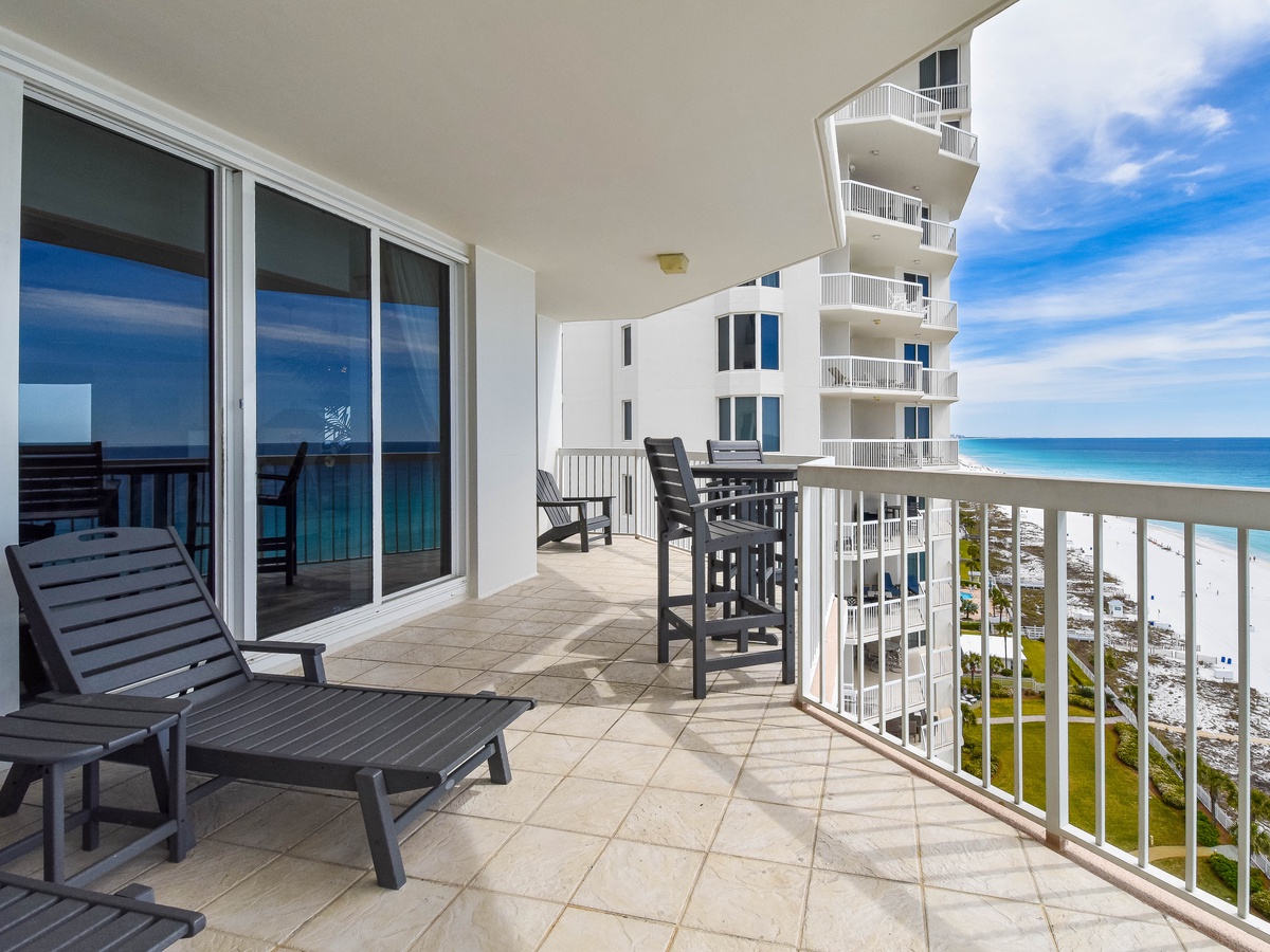 Silver Beach Towers W1501 - Balcony