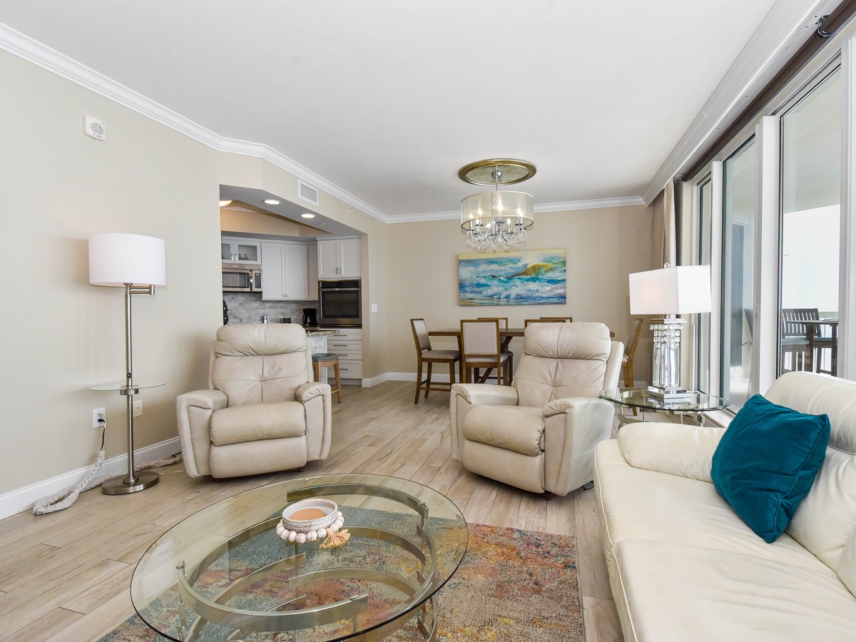 Silver Beach Towers W1004