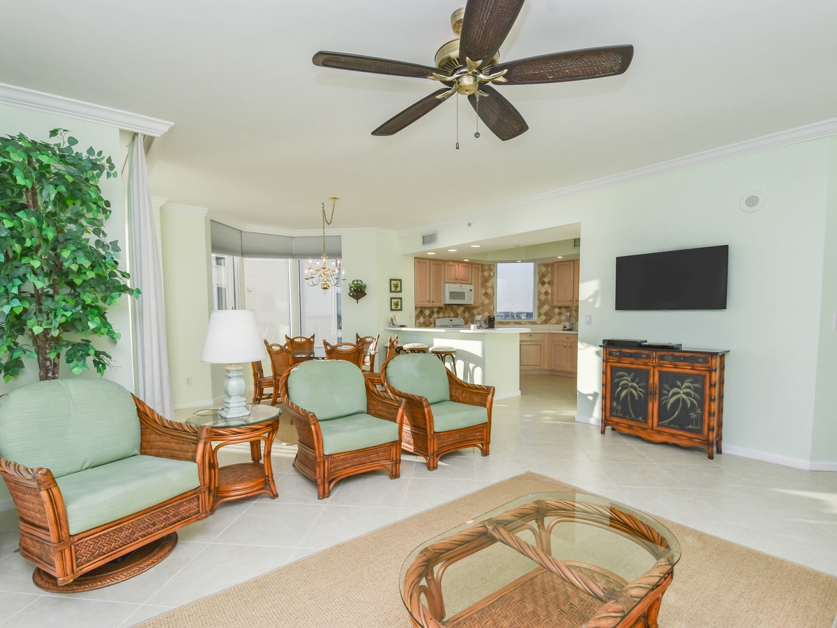 Silver Beach Towers East 806- Living Area