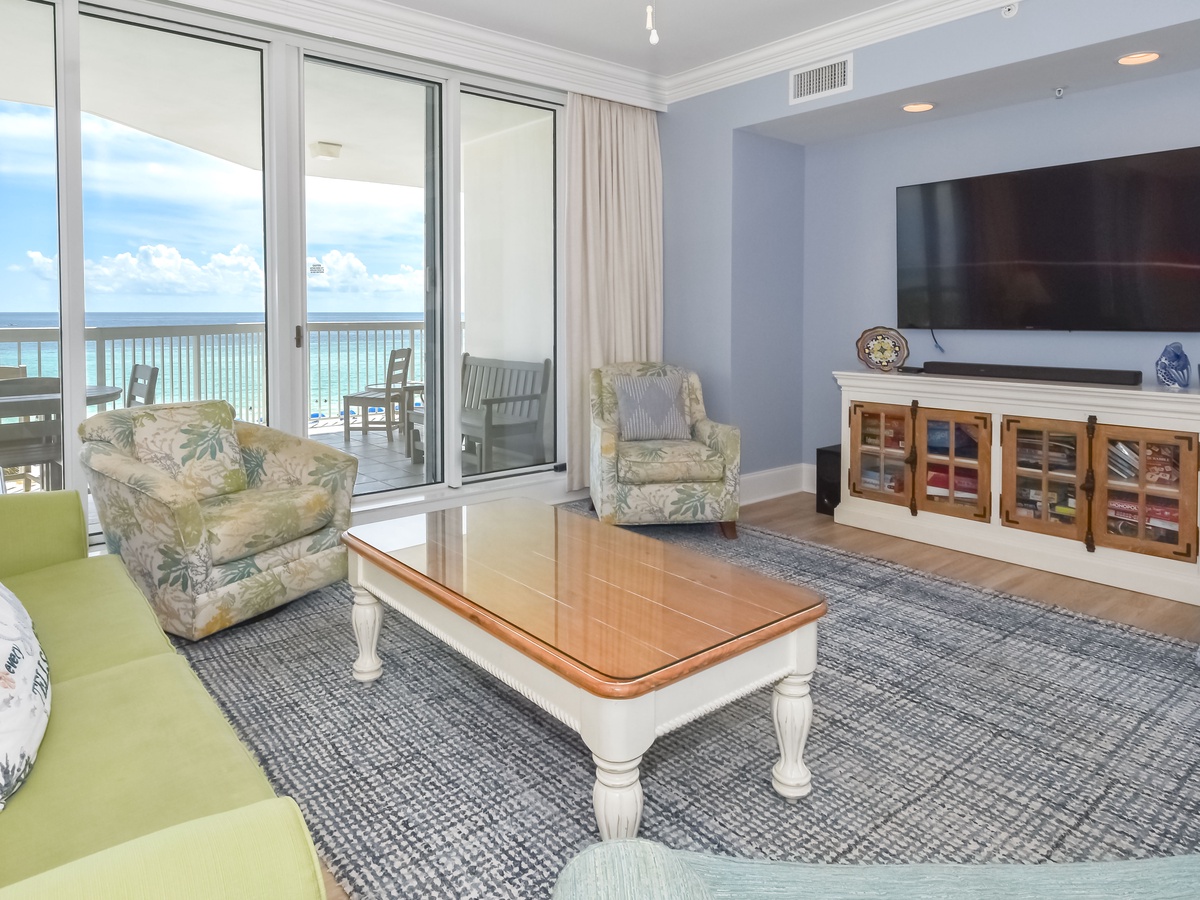 Silver Beach Towers West 401- Living Area with Flat-Screen TV