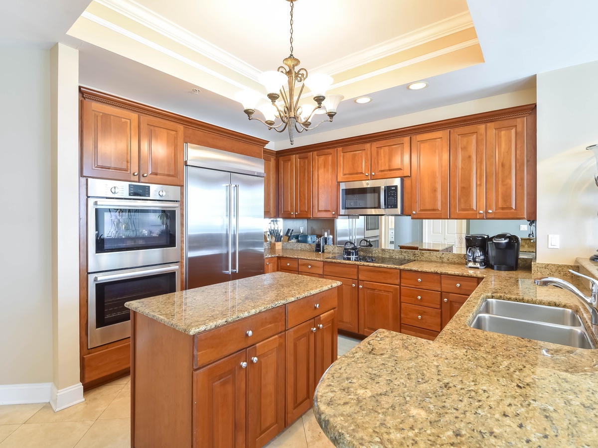 Silver Beach Towers West Penthouse 1704 - Fully Equipped Kitchen