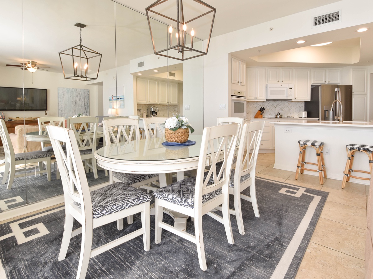 Silver Beach Towers West 1503 - Dining Area and Breakfast Bar