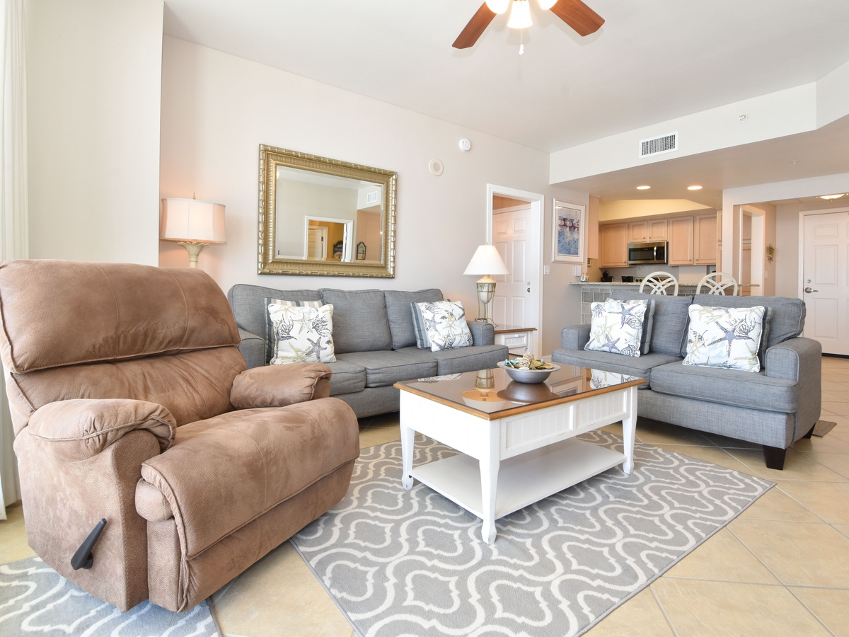 Silver Beach Towers E705